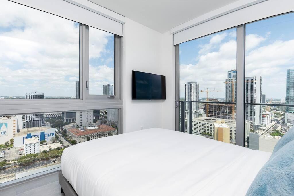 Amazing 2 Bedroom 30Th Floor Downtown Free Parking Miami Exterior foto